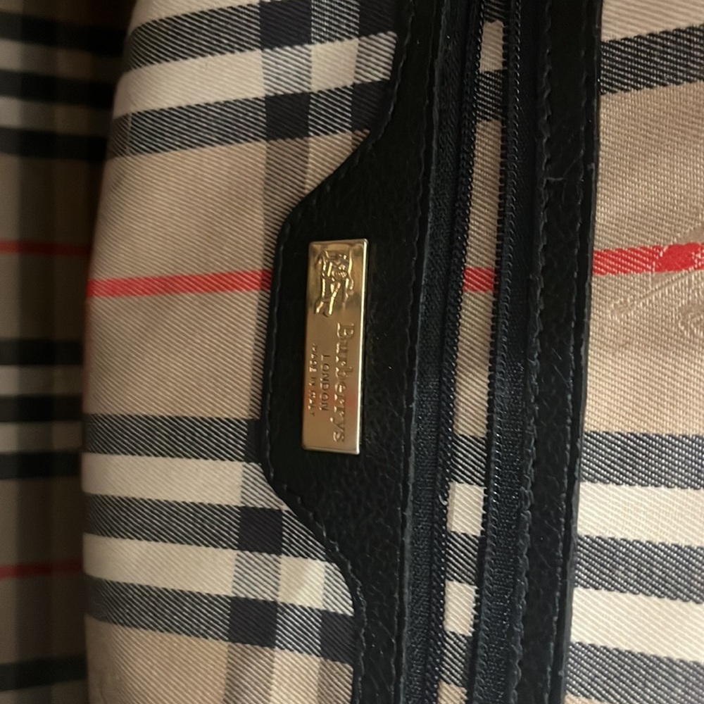 Beautiful Burberry - Picture 4 of 4